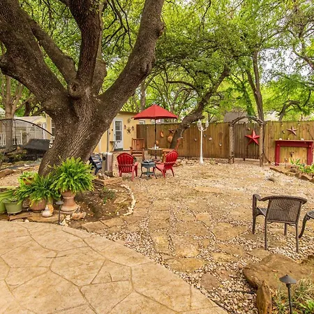 Pomegranate House & Cottages B&B-3